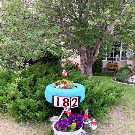 Brother Li Homestay Calgary Zewnętrze zdjęcie